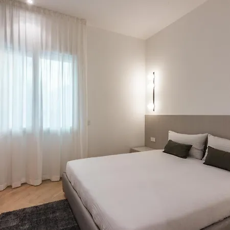 Apartment White House Con Posti Auto