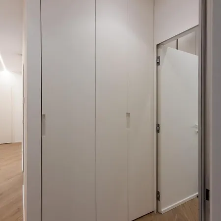 Apartment White House Con Posti Auto *