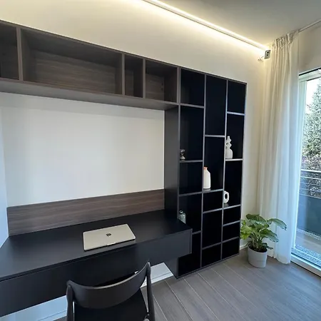 White House Con Posti Auto Apartment Milan