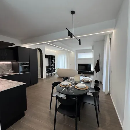 Apartment White House Con Posti Auto