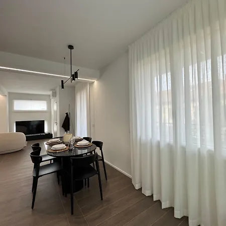 Apartment White House Con Posti Auto