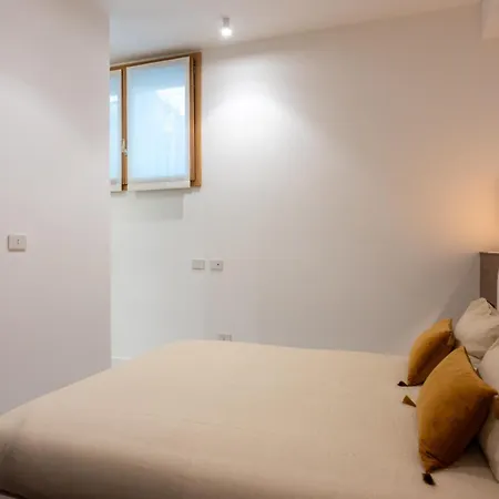 Apartment White House Con Posti Auto *