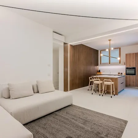 Apartment White House Con Posti Auto