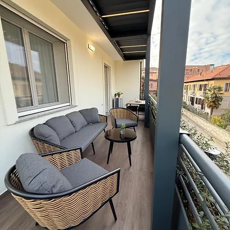Apartment White House Con Posti Auto