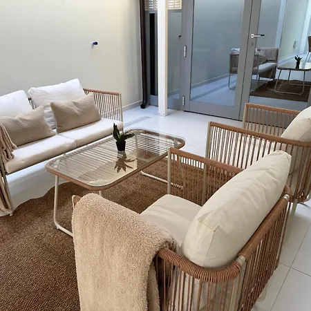 Apartment White House Con Posti Auto *