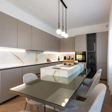White House Con Posti Auto Apartment *