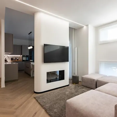 White House Con Posti Auto Apartment Milan