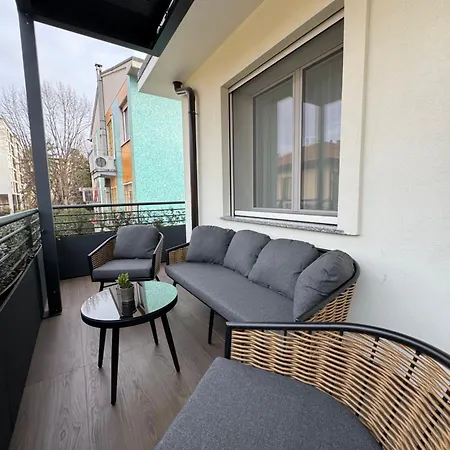 White House Con Posti Auto