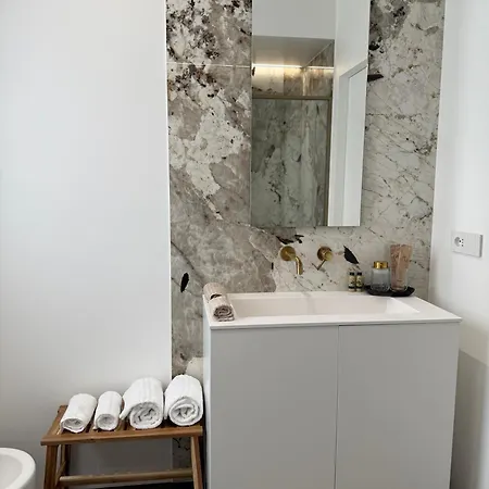 White House Con Posti Auto Daire Milano